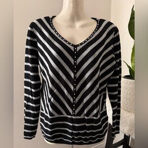 4. Laura Petites Black and Gray Long Sleeve Knit Top